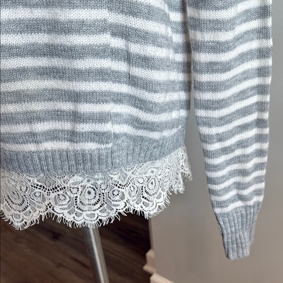SO XS Gray and White Crew Neck Sweater with Lace Trim - Picture 4 of 10